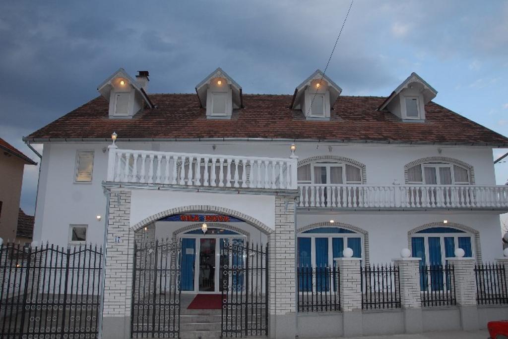 Guesthouse Vila Nova Morović Exterior foto